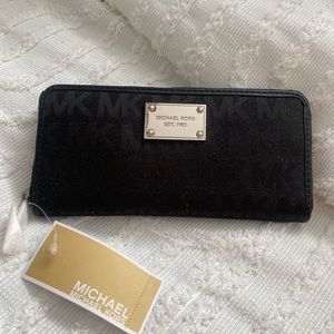 BRAND NEW! Michael Kors Wallet